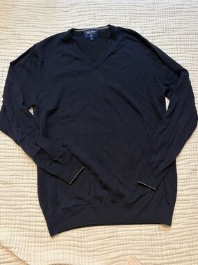 T.M.Lewin Men's V-Neck Sweater in Navy